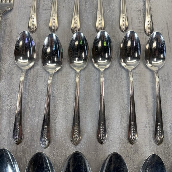 Wm Rogers 1939 ALLURE Wheat Silver Plate Flatware 35 Pc 6 Servings - Picture 3 of 13